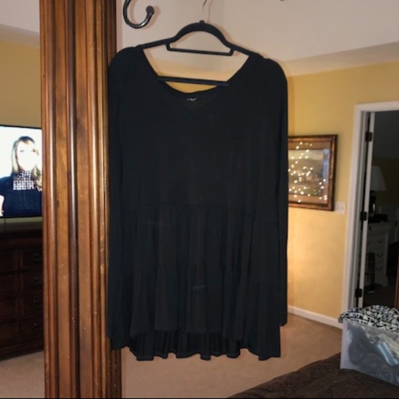 Tops - Black Tunic - EXCELLENT CONDITION